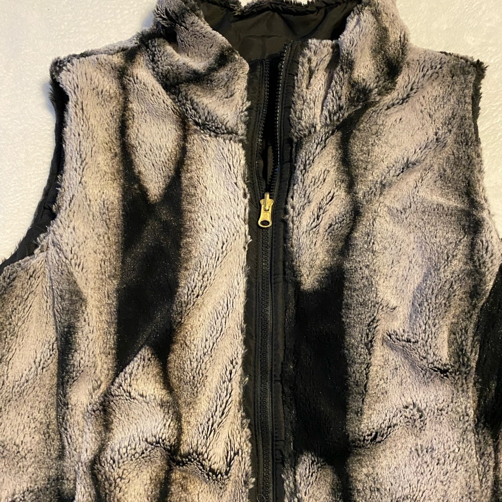 Reversible Puffer Vest - Picture 11 of 16